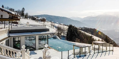 Hotels an der Piste - Pools: Infinity Pool - Wolkenstein/Gröden Südtirol - ©Hannes Niederkofler / Parkhotel Holzerhof - Parkhotel Holzerhof