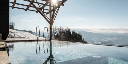 Hotels an der Piste - Pools: Infinity Pool - Wolkenstein/Gröden Südtirol - ©Hannes Niederkofler / Parkhotel Holzerhof - Parkhotel Holzerhof