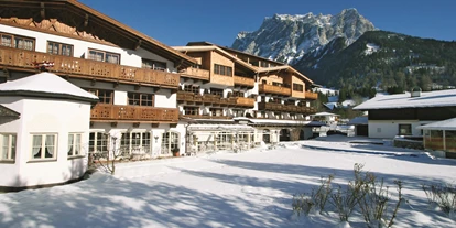 Hotels an der Piste - Pools: Außenpool beheizt - Rauth (Nesselwängle) - Hotelansicht - Tirolerhof Familotel Zugspitze