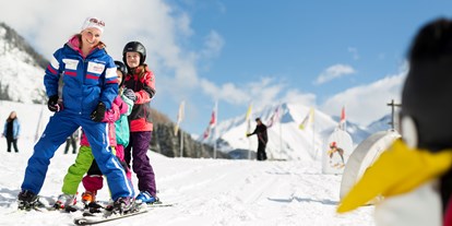 Hotels an der Piste - Hotel-Schwerpunkt: Skifahren & Familie - Haimingerberg - In der Skischule - Familotel Kaiserhof****