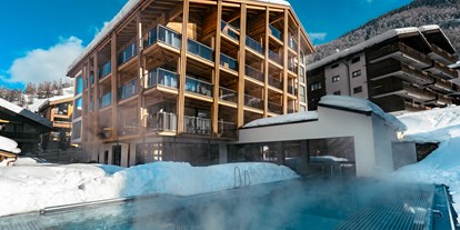 Hotels an der Piste - Pools: Außenpool beheizt - Wallis - Residenz Altiana mit Infinitypool für Familien.  - Resort La Ginabelle