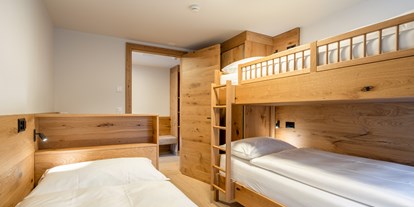 Hotels an der Piste - Skiservice: Wachsservice - Saas-Almagell - Kinderzimmer im Appartement Weisshorn.  - Resort La Ginabelle