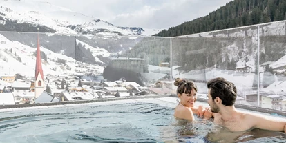 Hotels an der Piste - Pools: Infinity Pool - Obfeldes - Aktiv-& Wellnesshotel Bergfried