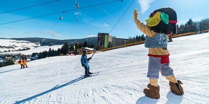 Hotels an der Piste - Skikurs direkt beim Hotel: für Kinder - Skigebiet am Fichtelberg - Skilift  - AHORN Hotel Am Fichtelberg