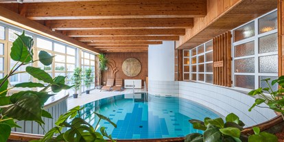 Hotels an der Piste - Pools: Innenpool - Skigebiet Mariazeller Bürgeralpe - Hallenbad - AKTIVHOTEL Weisser Hirsch