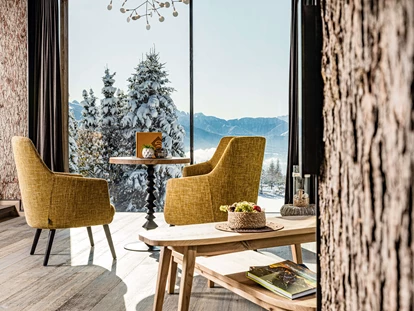 Hotels an der Piste - Parkplatz: kostenlos beim Hotel - Wolkenstein/Gröden Südtirol - Hotel Sonnenberg Bilbliothek - Hotel Sonnenberg - Alpine Spa Resort