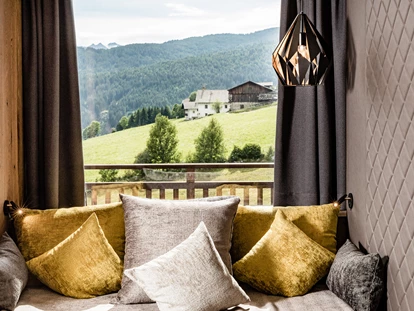 Hotels an der Piste - Parkplatz: kostenlos beim Hotel - Wolkenstein/Gröden Südtirol - Hotel Sonnenberg Kuschelecke Vitalsuite - Hotel Sonnenberg - Alpine Spa Resort