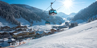 Hotels an der Piste - Après Ski im Skigebiet: Schirmbar - Rosskopf Gondel mit Ort Zauchensee - Skigebiet Zauchensee/Flachauwinkl