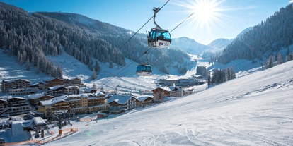 Hotels an der Piste - Après Ski im Skigebiet: Skihütten mit Après Ski - Mandling - Rosskopf Gondel mit Ort Zauchensee - Skigebiet Zauchensee/Flachauwinkl