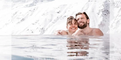 Hotels an der Piste - Funpark - Tiroler Oberland - Romantik-Urlaub in den Ötztaler Alpen.
Den Alltag hinter sich lassen, in der Ferne zusammen kommen - ein romantischer Skiurlaub in den Alpen bringt Abwechslung in jede Beziehung. Umgeben von einer traumhaften Bergkulisse finden Sie die Ruhe, um sich ganz auf sich und Ihre Liebe zu konzentrieren. Das Ötztal ist die perfekte Destination für Ihren entspannten Winterurlaub zu Zweit.

Buchen Sie eine luxuriöse Suite in einem erstklassigen 4-Sterne-Superior Hotel oder mieten Sie eine gemütliche Ferienwohnung für noch mehr Privatsphäre. Verbringen Sie Ihre Tage in der traumhaften Winterlandschaft und gönnen Sie sich Erholung: Auf der Piste, beim Saunieren oder Genießen - der verliebte Blick Ihres Gegenübers ist Ihnen sicher.
 - Skigebiet Gurgl