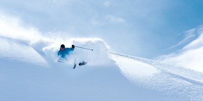 Hotels an der Piste - Après Ski im Skigebiet: Schirmbar - Österreich - Suche die Herausforderung.
Höher, schneller, weiter - so kann man das Bestreben vieler SportlerInnen zusammenfassen. Das Skigebiet Obergurgl-Hochgurgl bietet 112 bestens präparierte Pistenkilometer und die Möglichkeit sich ganz auf das Pistenerlebnis zu fokussieren: Trainieren Sie täglich, verbessern Sie Ihre Fahrtechnik und nutzen Sie alle Angebote dieser vielseitigen Skiregion.

Im Ötztal herrscht absolute Schneesicherheit von Mitte November bis Mitte Mai. Die übersichtlichen Orte Obergurgl und Hochgurgl - und damit auch die Hotelbetriebe - liegen direkt an der Skipiste. Sie erleben Ski In / Ski Out und eine perfekte Infrastruktur in den Dörfern: Vom Skigeschäft über den Skiverleih bis hin zum Supermarkt ist alles vorhanden. - Skigebiet Gurgl