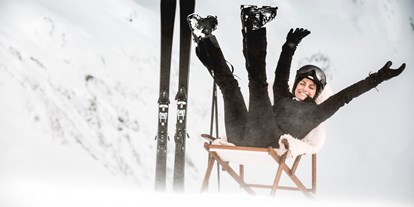 Hotels an der Piste - Après Ski im Skigebiet: Skihütten mit Après Ski - Sölden (Sölden) - Das Besondere in den Bergen finden
Die Sonne geht gerade auf, das satte Blau der Nacht verwandelt sich in das strahlende Weiß des Tages. Als einer der Ersten ziehen Sie Ihre Schwünge auf den bestens präparierten Pisten des Skigebiets Obergurgl-Hochgurgl. Frühaufsteher genießen die Winterwelt mit dem First-Line-Skiing bei Sonnenaufgang. Mit jeder Stunde verändern sich das Licht und die Stimmung im Skigebiet. Rund um die Uhr erleben Sie das Besondere.

Gönnen Sie sich einen persönlichen Skiguide, der Sie an seine liebsten Plätze führt. Sie werden staunend vor dem eindrucksvollen Bergpanorama stehen - ein Augenblick, der sich ins Gedächtnis schreibt. Eine stille Seite des Skigebiets Obergurgl-Hochgurgl erleben Sie bei einer Skitour. Steten Schrittes erklimmen Sie die höchsten Gipfel, begleitet nur vom Rhythmus Ihres eigenen Atems. Die rauschende Abfahrt wird Ihre Belohnung sein.
 - Skigebiet Gurgl