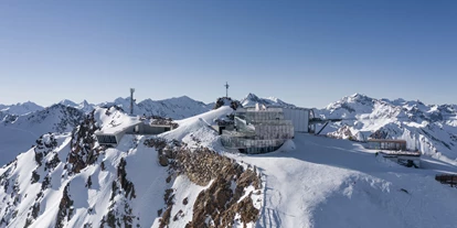 Hotels an der Piste - Après Ski im Skigebiet: Schirmbar - Tiroler Oberland - Sölden Ice Q - Skigebiet Sölden