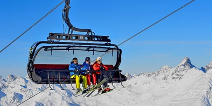 Hotels an der Piste - Après Ski im Skigebiet: Schirmbar - Tiroler Oberland - copyright TVB Paznaun - Ischgl - Skigebiet Silvretta Arena - Ischgl - Samnaun
