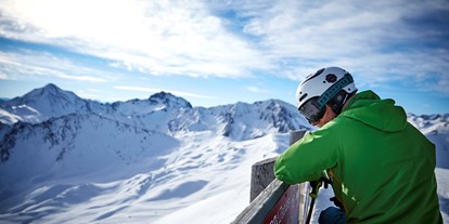 Hotels an der Piste - Après Ski im Skigebiet: Schirmbar - Tirol - copyright TVB Paznaun - Ischgl - Skigebiet Silvretta Arena - Ischgl - Samnaun