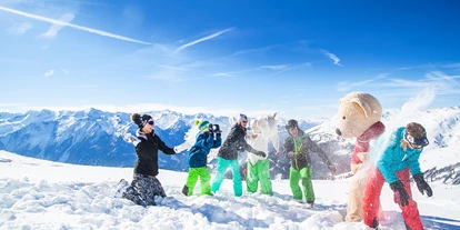 Hotels an der Piste - Après Ski im Skigebiet: Schirmbar - Familienspaß mit unseren Maskottchen Kogel-Mogel und Kogel-Mia - Wildkogel-Arena Neukirchen & Bramberg