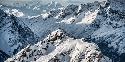 Hotels an der Piste - Après Ski im Skigebiet: Schirmbar - St. Anton am Arlberg - Silvretta Montafon Holding GmbH