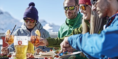 Hotels an der Piste - Après Ski im Skigebiet: Schirmbar - St. Anton am Arlberg - Silvretta Montafon Holding GmbH