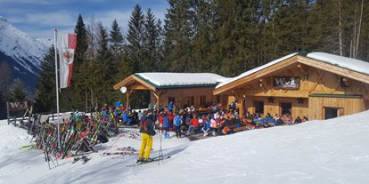 Hotels an der Piste - Preisniveau: €€€ - Tirol - W1 Skilounge mit Grillhendl - Skigebiet Ehrwalder Wettersteinbahnen