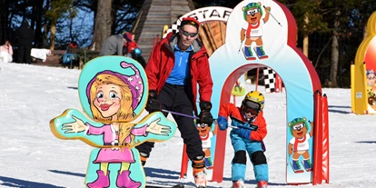 Hotels an der Piste - Funpark - Der Märchenwald bietet Pistenspass für die kleinsten Skifahrer wobei spielerisches Skifahren erlernt werden kann. Exzellent ausgebildete Skilehrer der Skischule am Kasberg helfen den Kleinsten bei Bedarf dabei.. - Skigebiet Kasberg - Grünau im Almtal