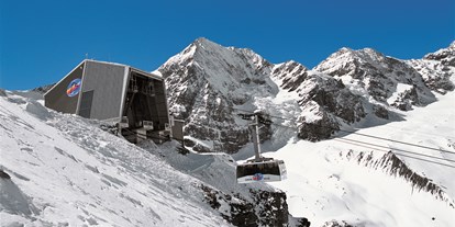 Hotels an der Piste - Skigebiet Sulden am Ortler - Seilbahn Sulden am Ortler - 4 Gondeln zu je 110 Personen, 440 Personen gleichzeitig in der Luft! - Skigebiet Sulden am Ortler
