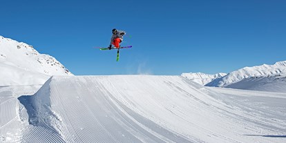 Hotels an der Piste - Après Ski im Skigebiet: Skihütten mit Après Ski - Engadin - Engadin St. Moritz - Corviglia - Skigebiet Corviglia in St. Moritz