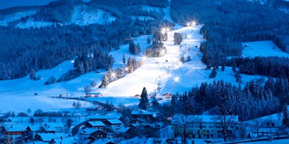 Hotels an der Piste - Après Ski im Skigebiet: Open-Air-Disco - Flutlicht fahren an der Alpspitzbahn in Nesselwang im Allgäu - Skigebiet Alpspitzbahn Nesselwang im Allgäu
