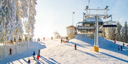 Hotels an der Piste - Après Ski im Skigebiet: Skihütten mit Après Ski - Hessen Nord - Skiliftkarussell Winterberg