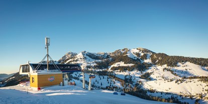 Hotels an der Piste - Après Ski im Skigebiet: Schirmbar - Söll - Skiparadies Sudelfeld. Bergstation Sudelfeldkopf-8er-Sesselbahn.  - Skiparadies Sudelfeld