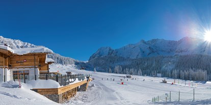 Hotels an der Piste - Après Ski im Skigebiet: Schirmbar - Ehrwalder Almbahn / Berggastronomie Tirolerhaus / Albin Niederstrasser - Ehrwalder Almbahn