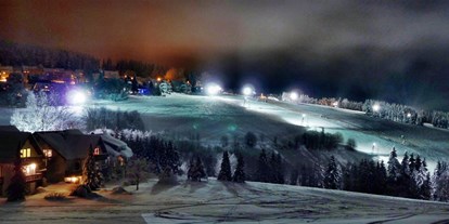 Hotels an der Piste - Après Ski im Skigebiet: Schirmbar - Hessen Nord - Flutlicht-Skifahren und -Rodeln dreimal die Woche auf bis zu 8 Pisten - Postwiesen Skidorf Neuastenberg