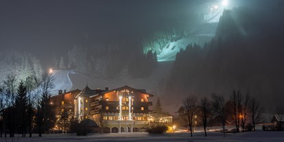 Hotels an der Piste - Hotel-Schwerpunkt: Skifahren & Wellness - Rußbachsaag - NACHTRODELN direkt beim Hotel  - Hotel Zum Jungen Römer