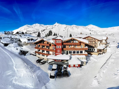 Hotels an der Piste - Skiservice: Skireparatur - Unterburgstallberg - Direkt an der Piste, mitten im Ort, dennoch ruhig gelegen!  - Hotel Kristall Obertauern