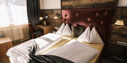 Hotels an der Piste - Hunde: erlaubt - PLZ 8967 (Österreich) - Die kuschlig-stylischen Doppelzimmer mit Panoramablick, auf Wunsch mit Balkon! - Hotel Kristall Obertauern