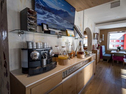 Hotels an der Piste - Skiservice: Skireparatur - Das "Kristall" Frühstücksbuffet lässt keine Wünsche offen! - Hotel Kristall Obertauern