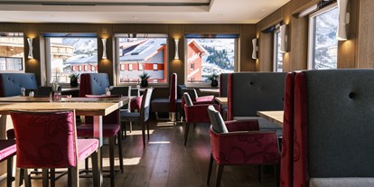 Hotels an der Piste - Hotel-Schwerpunkt: Skifahren & Party - PLZ 5602 (Österreich) - Frühstücksraum mit Panoramablick für einen tollen Start in den Morgen! - Hotel Kristall Obertauern