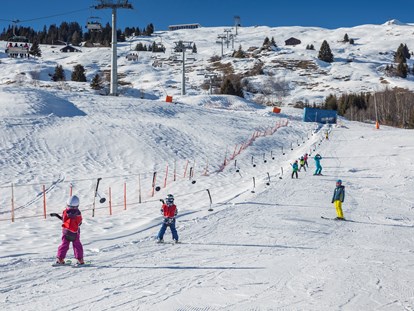 Hotels an der Piste - Skikurs direkt beim Hotel: eigene Skischule - KInder Übungshang - Boutique Hotel Pellas