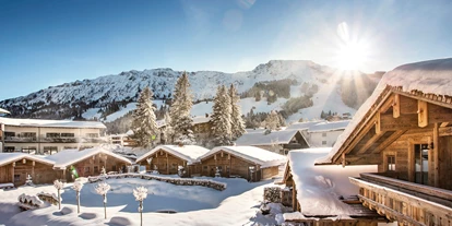 Hotels an der Piste - Pools: Außenpool beheizt - Zöblen - Das Chalet Dorf erstrahlt im Winterkleid - Alpin Chalets Oberjoch