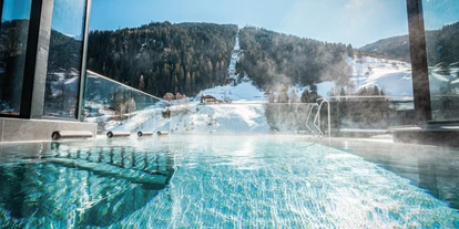 Hotels an der Piste - Hotel-Schwerpunkt: Skifahren & Kulinarik - Ladis - Poolaussicht Winter - Active Nature Resort Das SeeMount