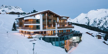 Hotels an der Piste - Parkplatz: gebührenpflichtig in Gehweite - Mittelberg (Mittelberg) - Ski in-Ski out - Hotel Goldener Berg