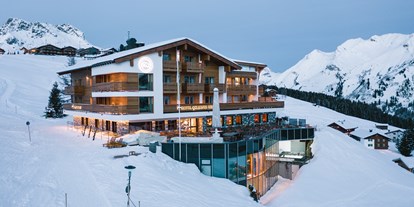 Hotels an der Piste - Parkplatz: gebührenpflichtig in Gehweite - Damüls - Ski in-Ski out - Hotel Goldener Berg