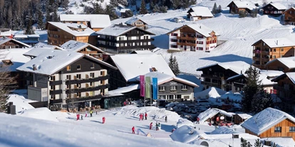 Hotels an der Piste - Hotel-Schwerpunkt: Skifahren & Ruhe - Röns - Hotel Gorfion, direkt an der Piste und die Skischule startet auch gleich vor der Hoteltüre - Gorfion Familotel Liechtenstein