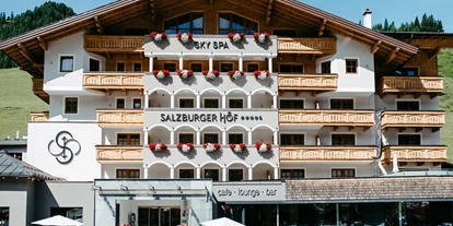 Hotels an der Piste - Wellnessbereich - Urreiting - Hotelansicht außen - Hotel Salzburger Hof Zauchensee