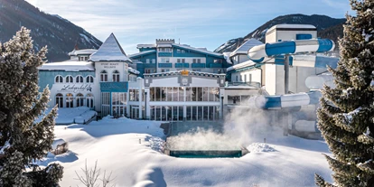 Hotels an der Piste - Hotel-Schwerpunkt: Skifahren & Familie - Oberhof (Goldegg) - Aussenansicht Schlosshotel Lacknerhof Outdoor Pool  - Schlosshotel Lacknerhof****S Flachau