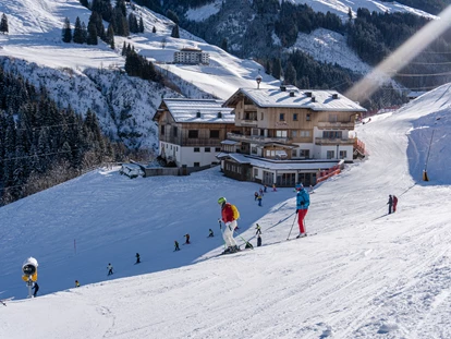 Hotels an der Piste - Hotel-Schwerpunkt: Skifahren & Familie - Prama - Skiurlaub direkt an der Piste - Ferienwohnungen Perfeldhof