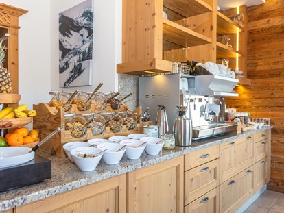 Hotels an der Piste - Verpflegung: Frühstück - Leiten (Bramberg am Wildkogel) - Frühstücksbuffet mit regionalen und sehr hochwertigen Produkten - Ferienwohnungen Perfeldhof