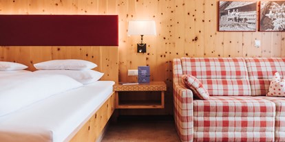 Hotels an der Piste - Skiraum: Skispinde - Hotelzimmer Zirbentraum deluxe - Hotel Schneider ****superior