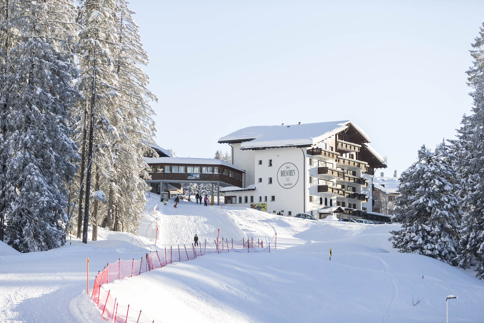 Skihotel - Aussenansicht von der Talstation - Hotel Dieschen