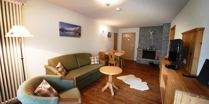 Hotels an der Piste - Skiraum: vorhanden - Saas-Almagell - Panorama Suite - Wohnzimmer - Hotel Bristol *** Saas-Fee