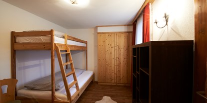 Hotels an der Piste - Skiraum: vorhanden - Saas-Almagell - Panorama Suite - Kinderzimmer - Hotel Bristol *** Saas-Fee